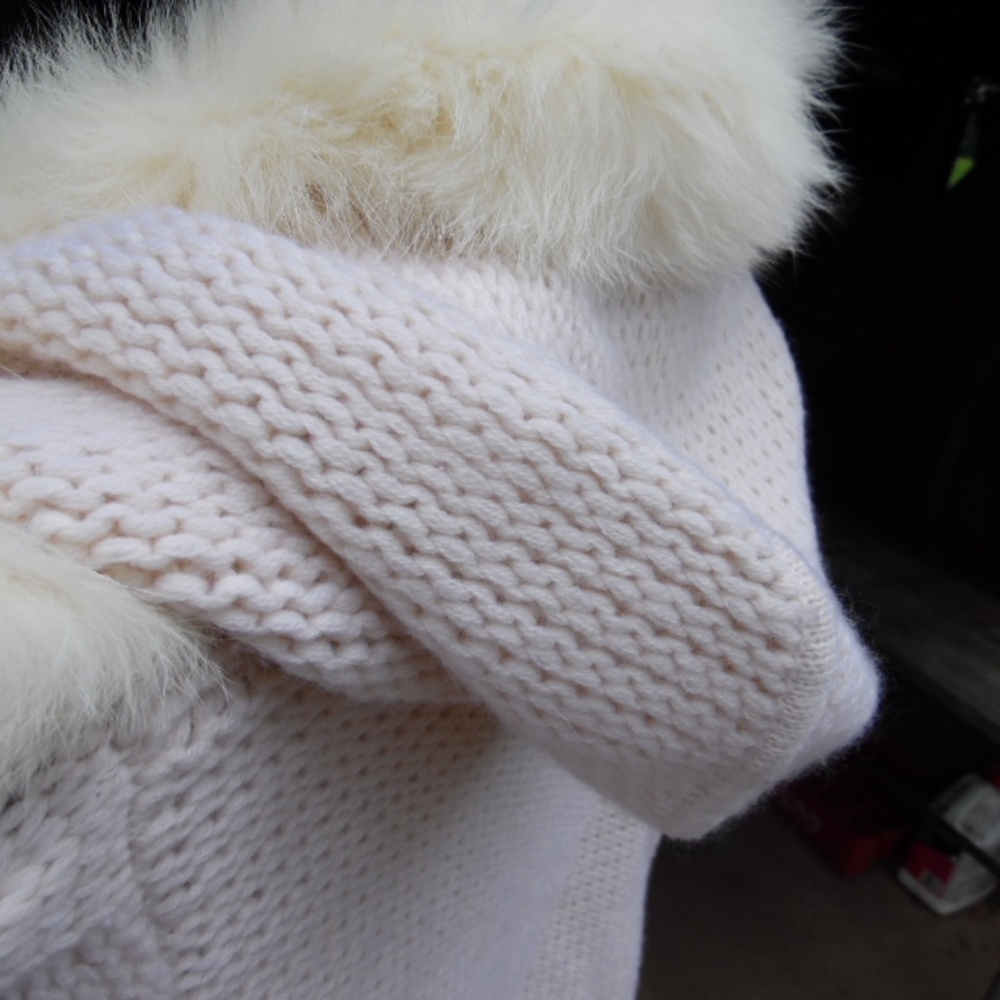 Rare Saks Fifth Avenue sweater Cashmere Fox Fur hood cable knit SZ Large